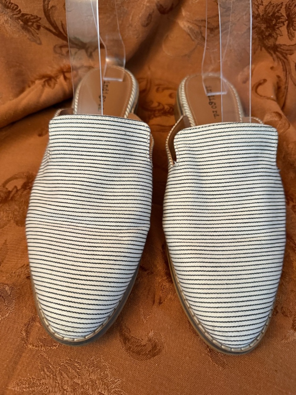 Indigo Rd Hayze Ivory and black stripe slip On canvas Upper mules Sz 9M